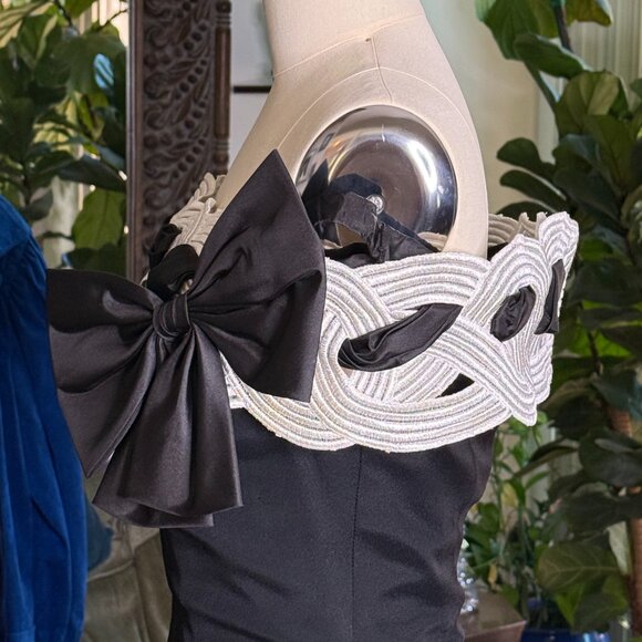 Vintage Victor Costa Black Strapless Gown w/ Statement Braided Bodice & Bow – Si - Picture 7 of 12